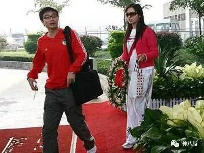 贾乃亮李小璐，张靓颖冯轲，情变背后的金钱斗争更加鲜血淋漓