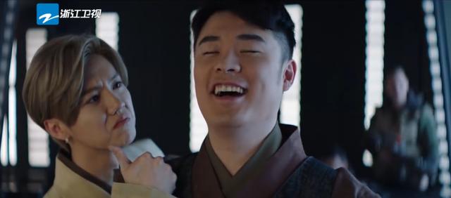 鹿晗化身狼族少年,鹿晗杨颖对视