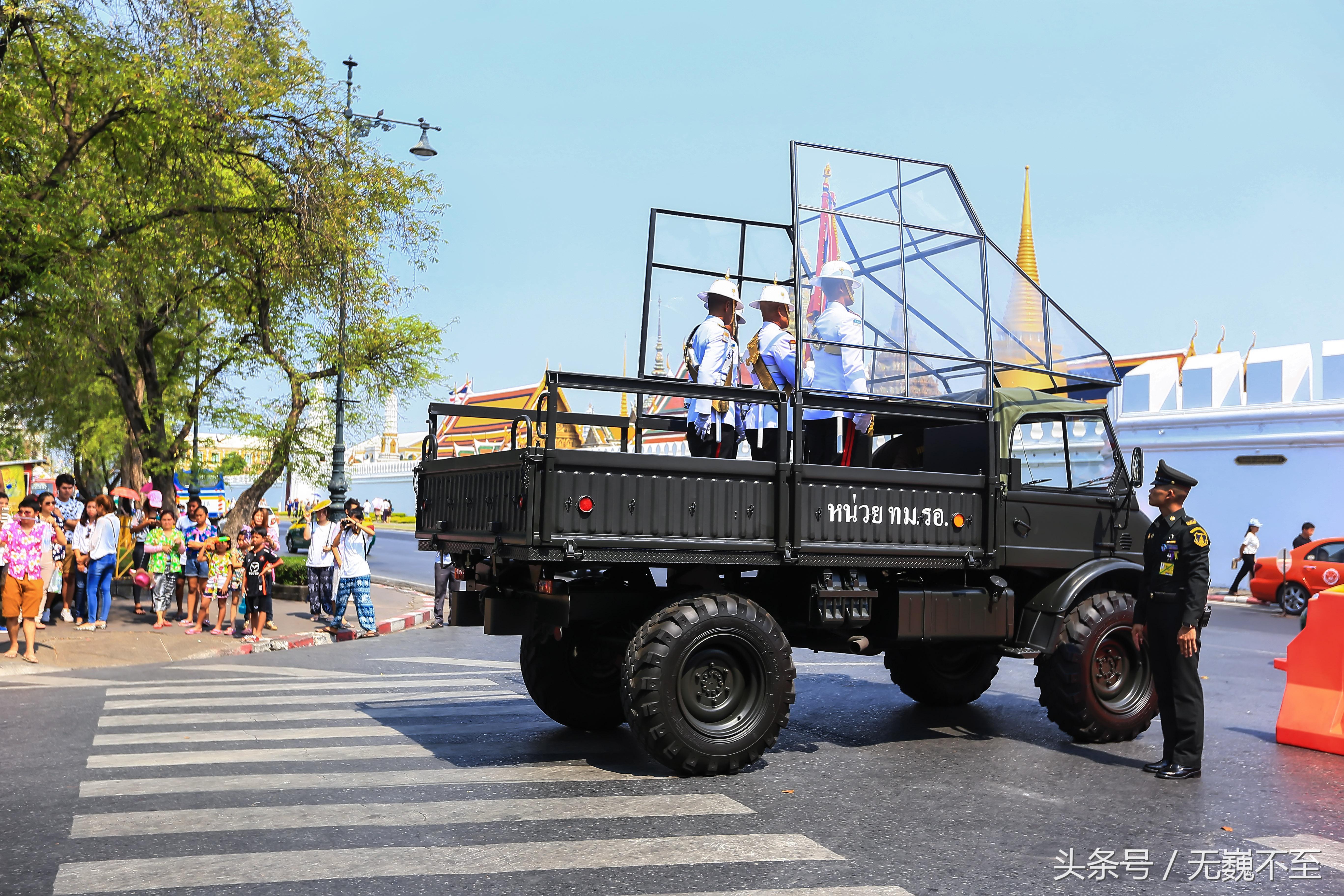 踏春曼谷，泼水大战前竟然先把泰国皇家卫队“检阅”一遍