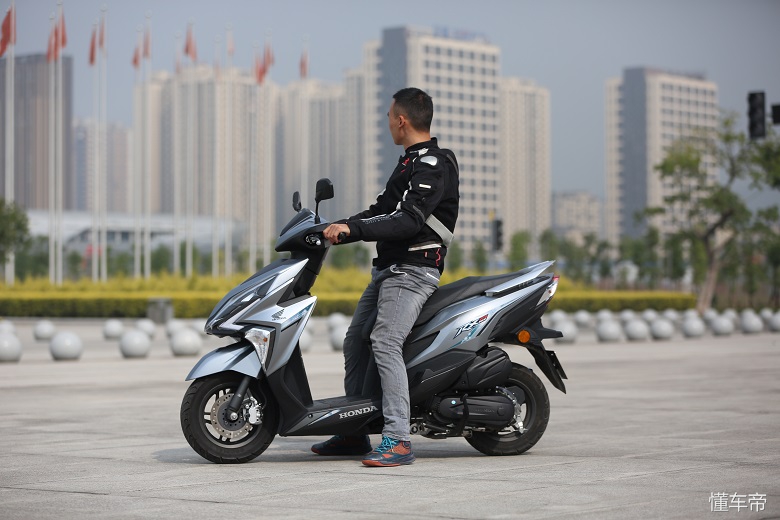 新大洲本田rx125裂行哪种颜色好看,新大洲本田裂行rx125和铃木uy125