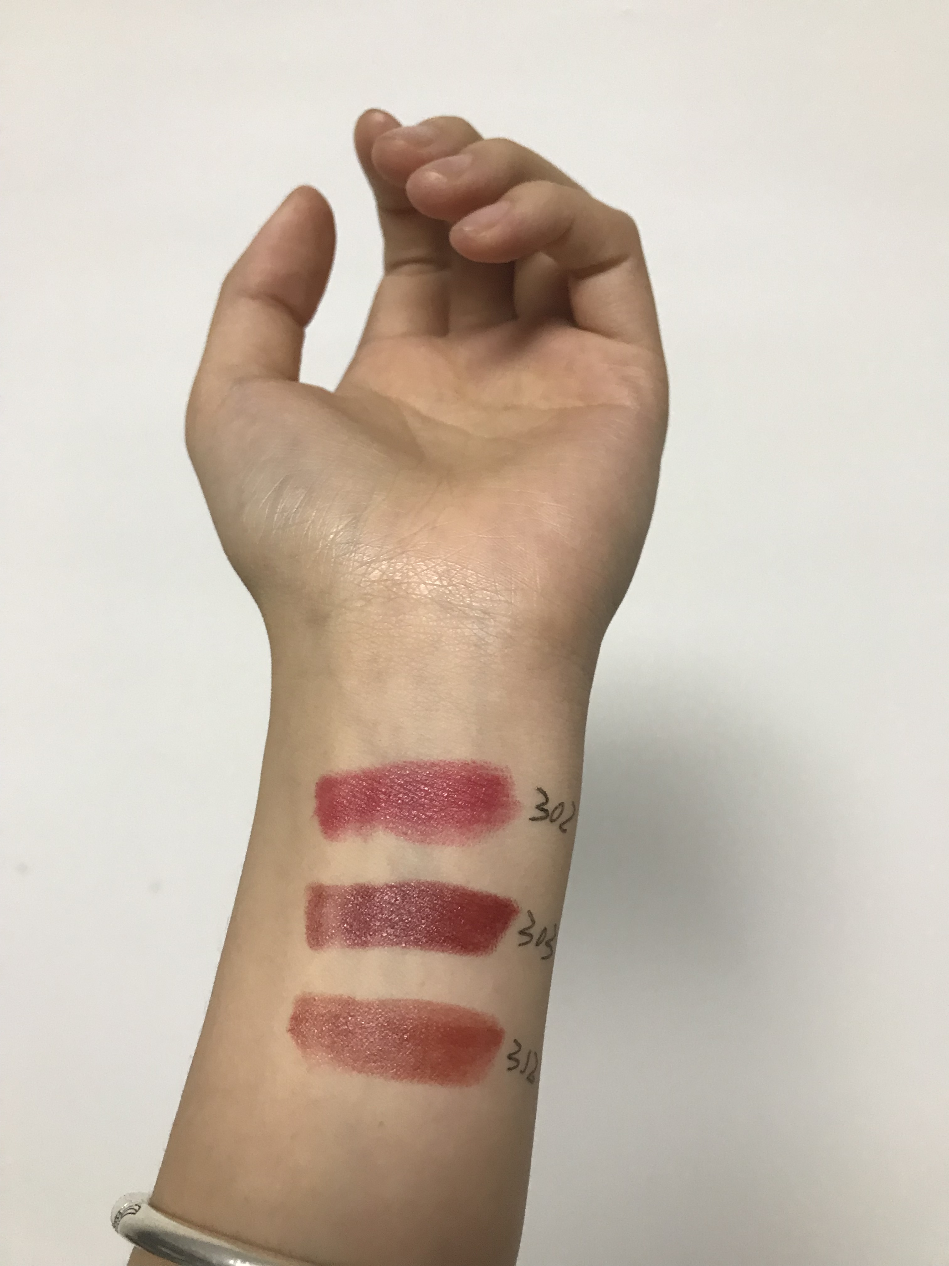 来自平民窟女孩or下水道女孩的平价口红推荐