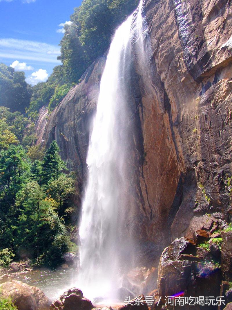 所谓的5a景区其实就是一座山,两座山并立的景区