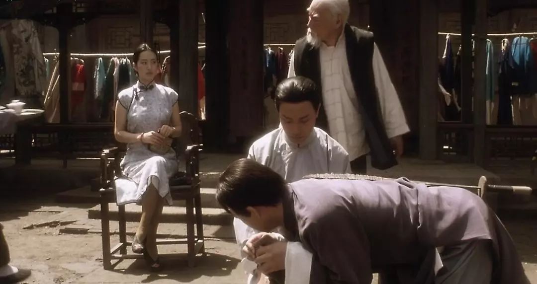 口欲的施虐到*欲情**的压抑，从程蝶衣的阉割到真虞姬的自刎