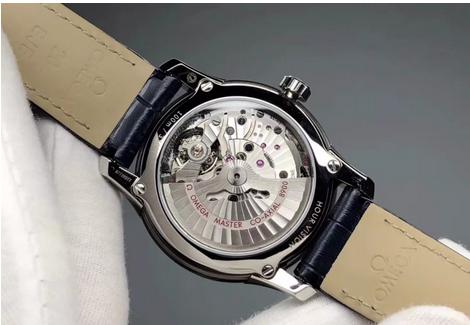 欧米茄蓝盘大碟飞和明亮之蓝,欧米茄碟飞41mm明亮之白