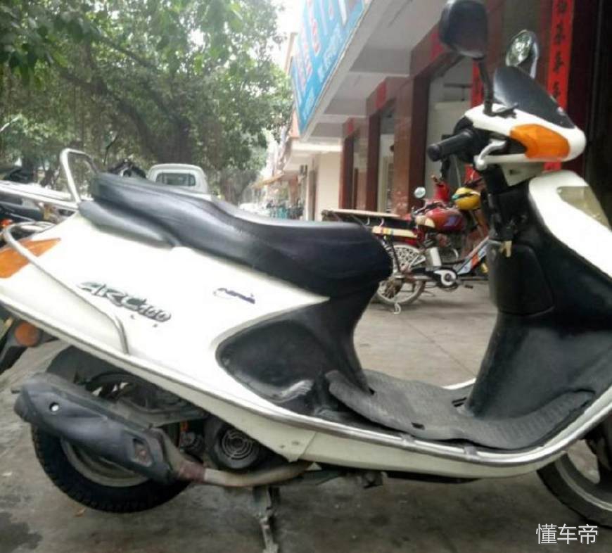 150摩托车加油门熄火是怎么回事,摩托车一加油门突突的然后就熄火