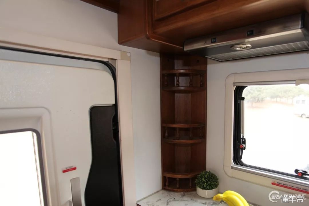 进口100万大额头c型豪华房车,豪华的六座六卧c级房车