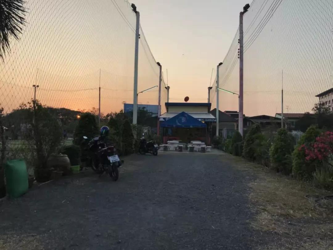 盘点：炼尸房边、大海之滨和群山环绕的泰国十大神奇球场