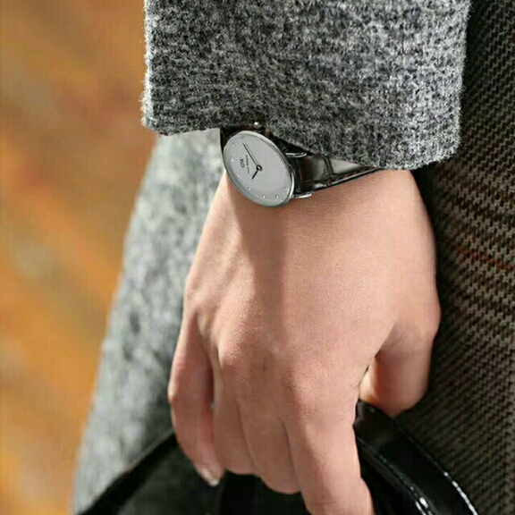 好看又实用的dw手表,dw手表全黑款