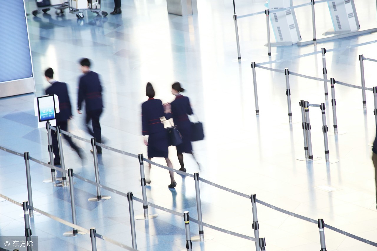 姑娘，别期待了，你爱的那个人不会找你