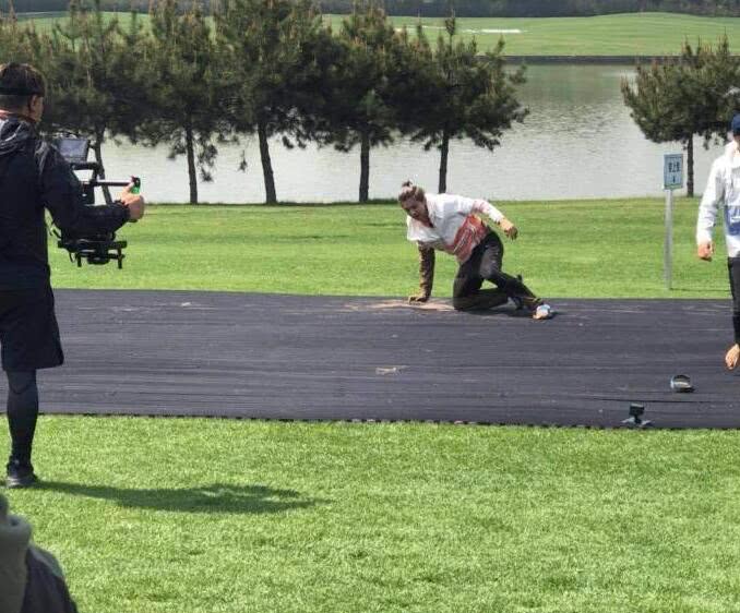 鹿晗跑男意外受伤,跑男团集体赛跑鹿晗