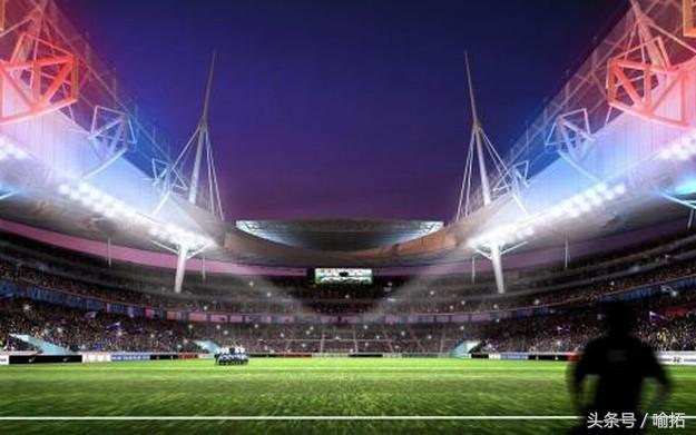 梅西站着踢球,梅西站在球场