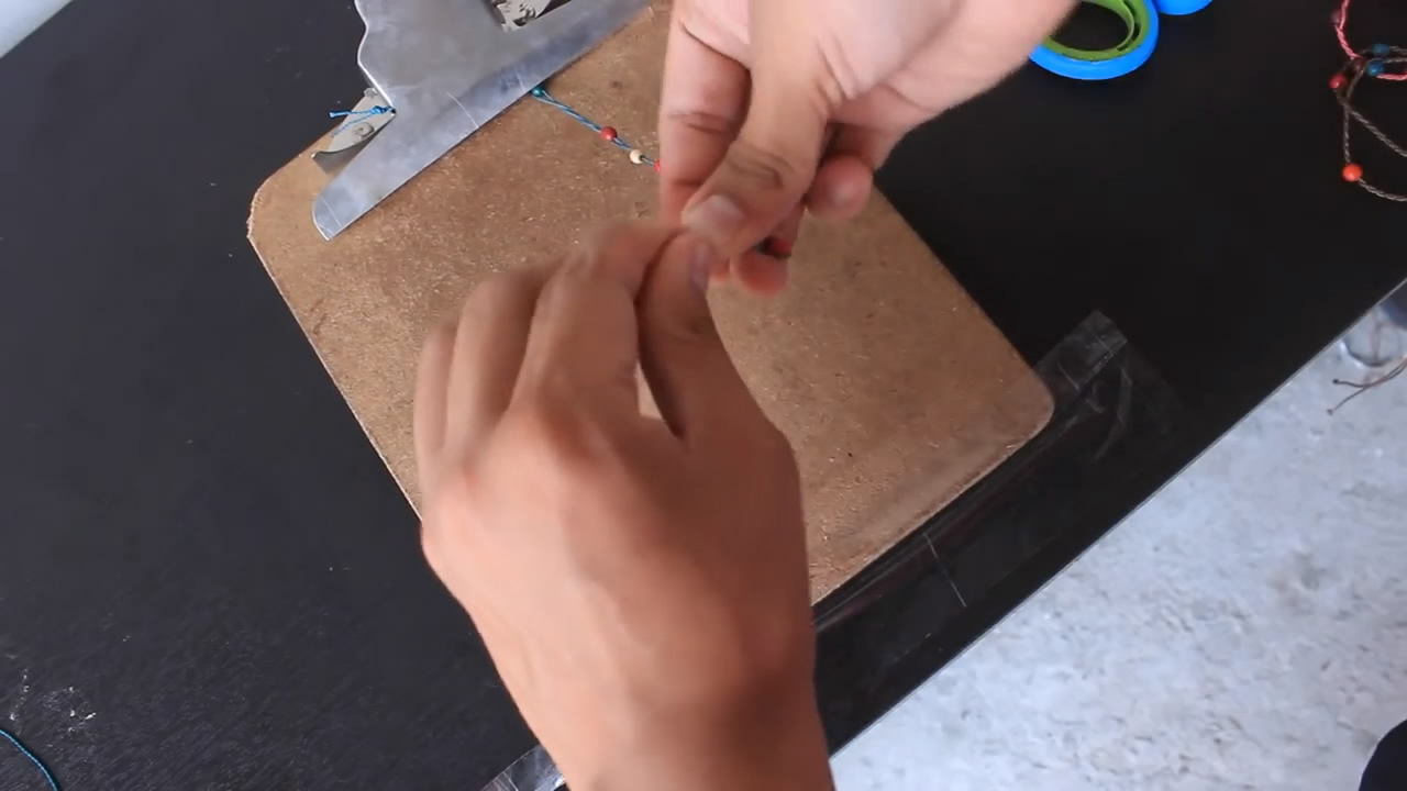 编织手链diy制作教程,编织手链的教程最简单