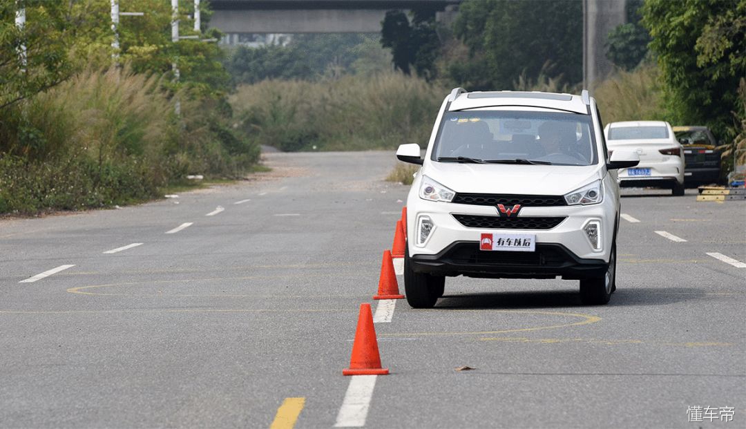 宏光suv新款多少钱,6万元左右的suv五菱宏光s