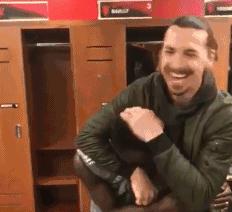 他是足球界的传说，也是装逼界的丰碑我是伊布，你是谁？