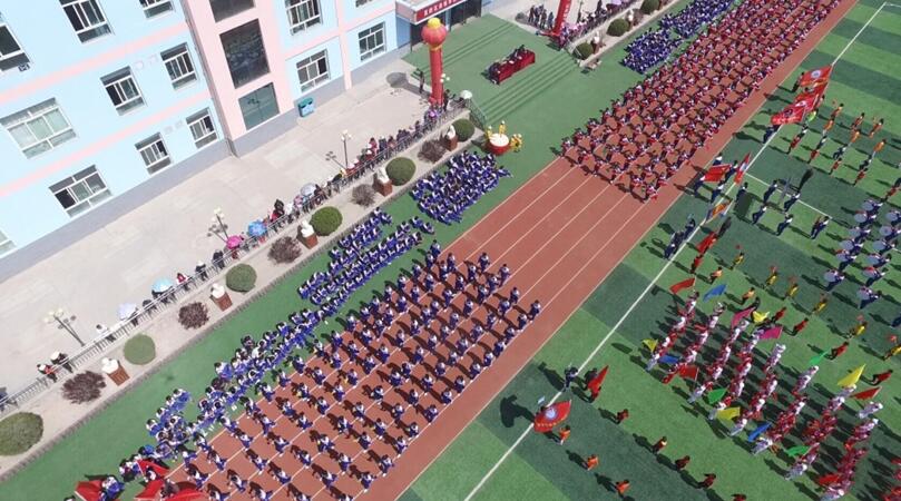 点燃春日激情共握美好未来——高新区连搭学区举行第一届“希望杯”中小学生足球比赛