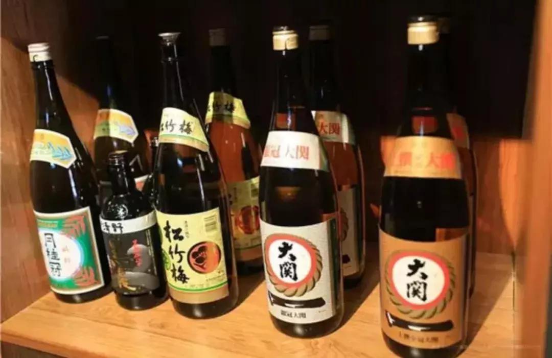 对酒当歌人生几何借酒助兴,对酒当歌人生几何举杯畅饮