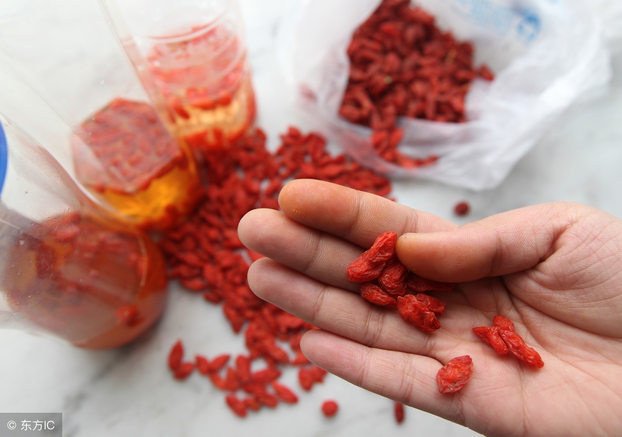 枸杞干吃好还是泡水喝好,枸杞干吃有营养吗