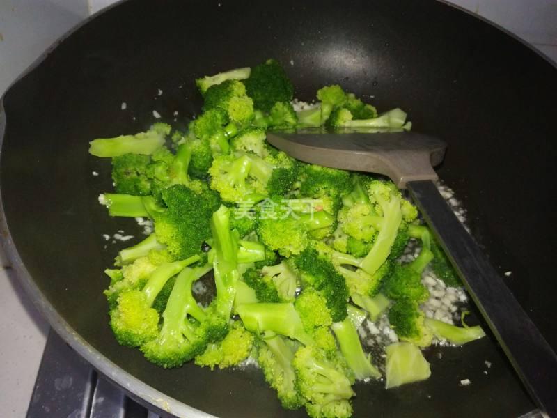 西兰花如何做好吃简单家常,西兰花怎么做才好吃家常做法