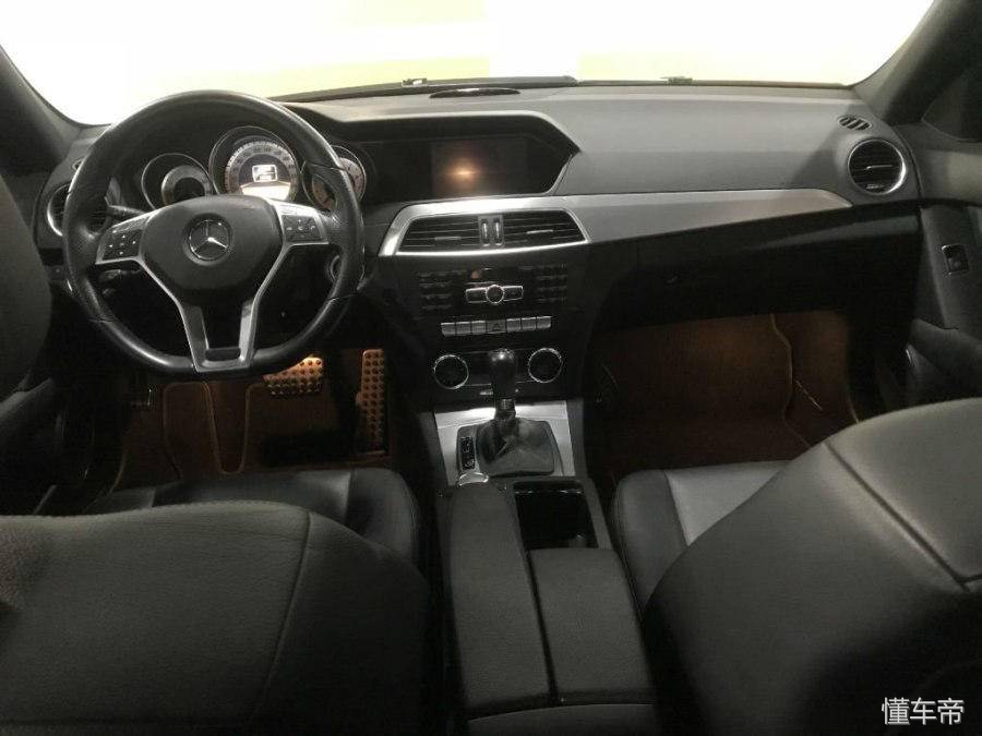 15万买个老款奔驰c200值不值得,19年奔驰c200旅行