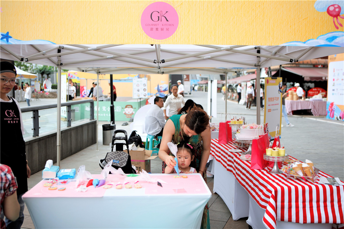 周末不要宅在家了，带上你的小宝贝一起来北滨路上的童话小镇吧