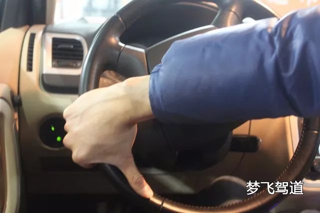 方向盘如何防止打反,方向盘怎么打才能减少安全隐患