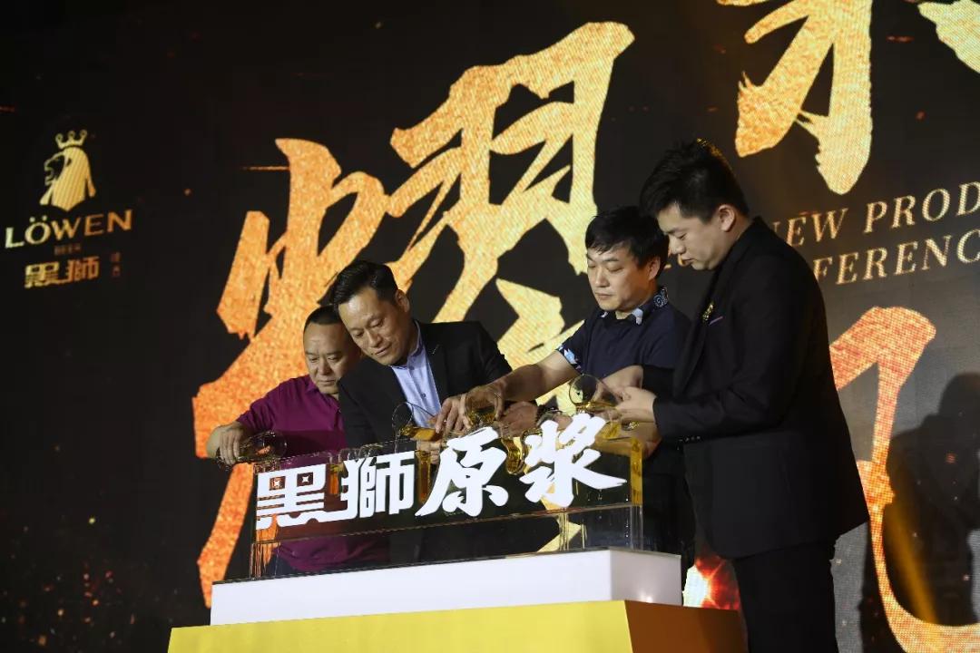 雪花黑狮原浆啤酒,网红直播饮白酒