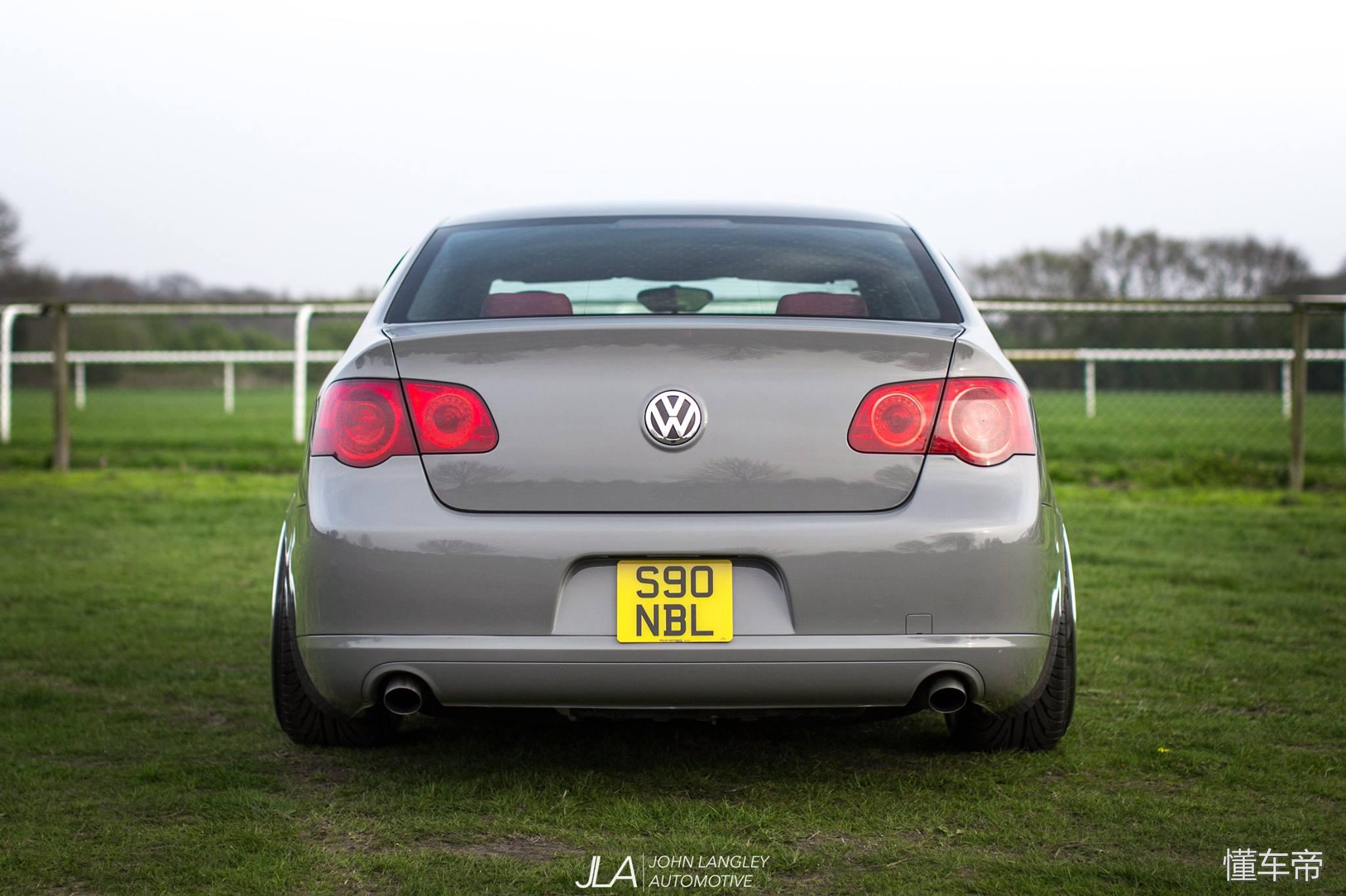 虽然手动挡让人着迷，但是这辆迈腾的轮毂让洗车工抓狂！