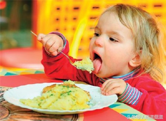 宝宝0到3岁喂养的技巧和建议,宝宝喂养有三大重点教新妈妈喂养