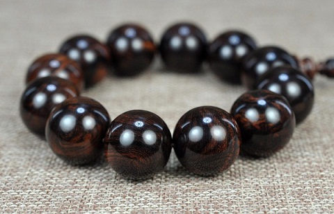 顶级海南黄花梨油梨老料手串价格,海南黄花梨手串颜色深好还是浅好