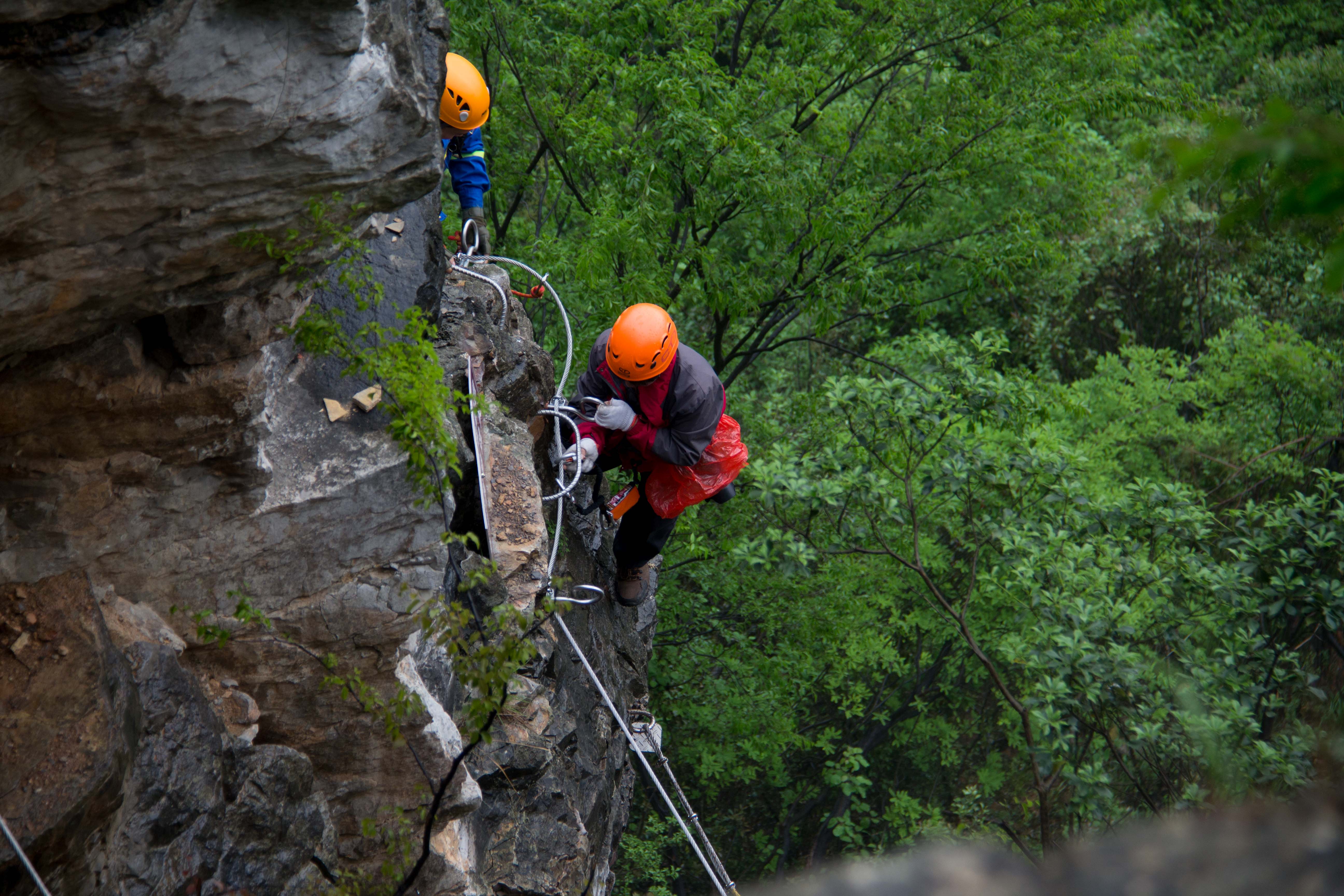 石牛寨悬崖飞拉达,南漳春秋寨滑索多少钱