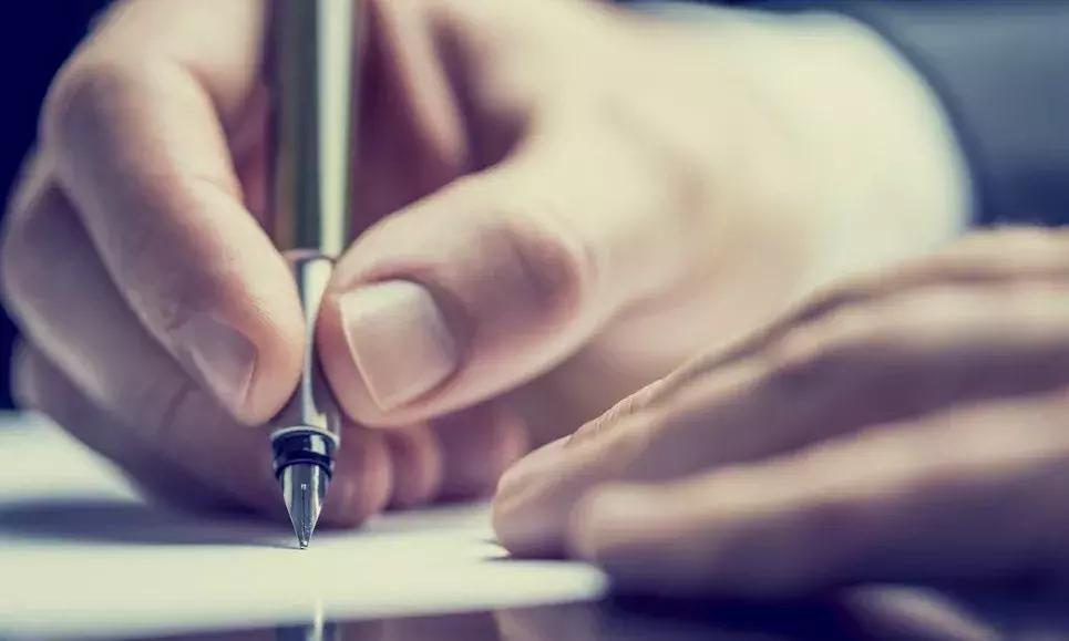 1万字800元,毕业季*文代论写**、买卖行为是不是“替考”?能不能入刑?