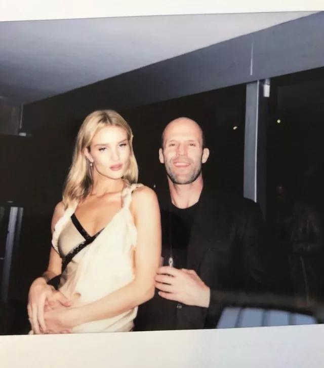 介绍防晒妆前乳的视频,隔离霜揭秘