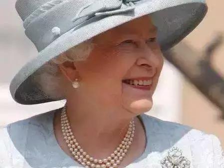 真正的珍珠耳环不变色,珍珠佩戴后变得更有光泽了