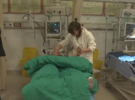 一男子焊油箱下一秒直接发生爆炸,男子用取暖器加热饮料突然爆炸