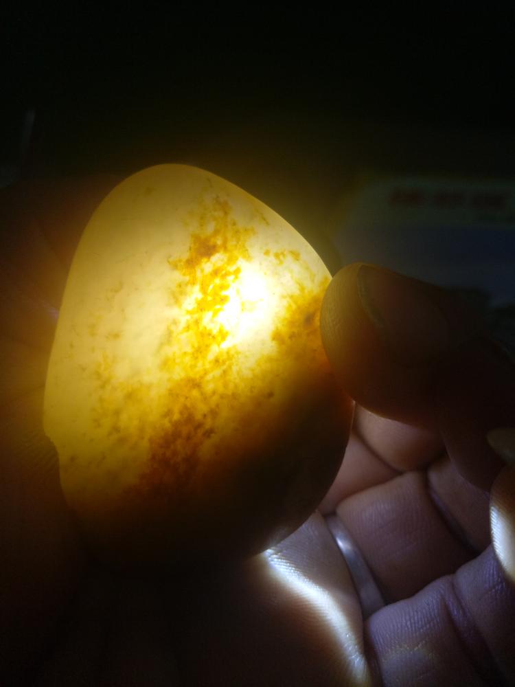 「陈掌柜每日鉴定解说」老师是和田玉吗？玉质怎么样？求鉴定！