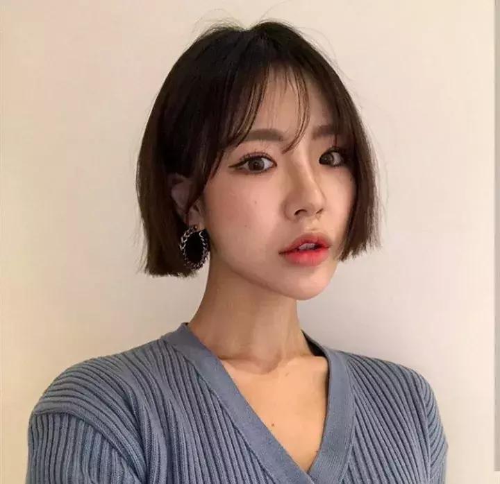 适合圆脸的短发烫发造型最新款,适合圆脸的短发胖女孩