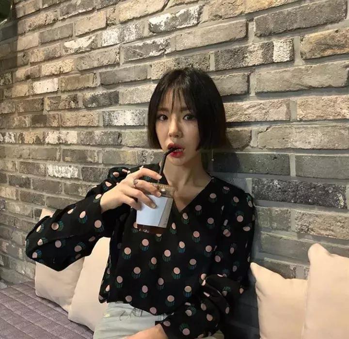 适合圆脸的短发烫发造型最新款,适合圆脸的短发胖女孩