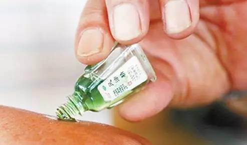 风油精滴在脚上奇迹出现,风油精滴在身上有什么反应