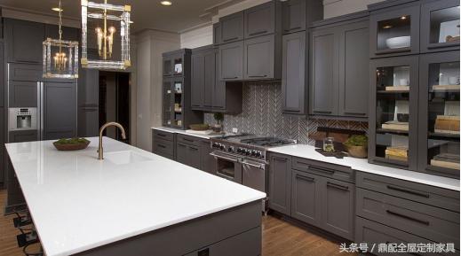 家里装修，饰面板、烤漆、纳米微晶板和模压橱柜买哪种好？