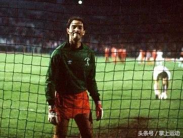 那些门将的神级扑救,足坛门将那些不可超越的瞬间
