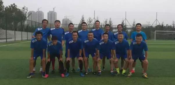 大连青春菜鸟杯球队风采丨大连亿达老友：无足球不兄弟！