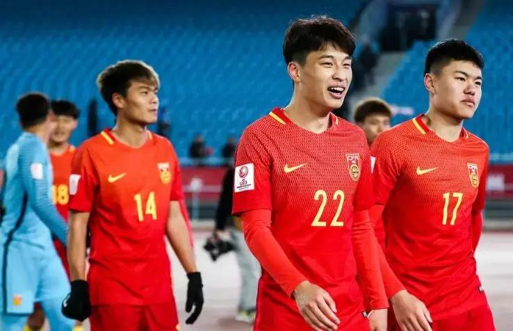 里皮带国足战胜韩国发布会,里皮带队国足比赛高燃