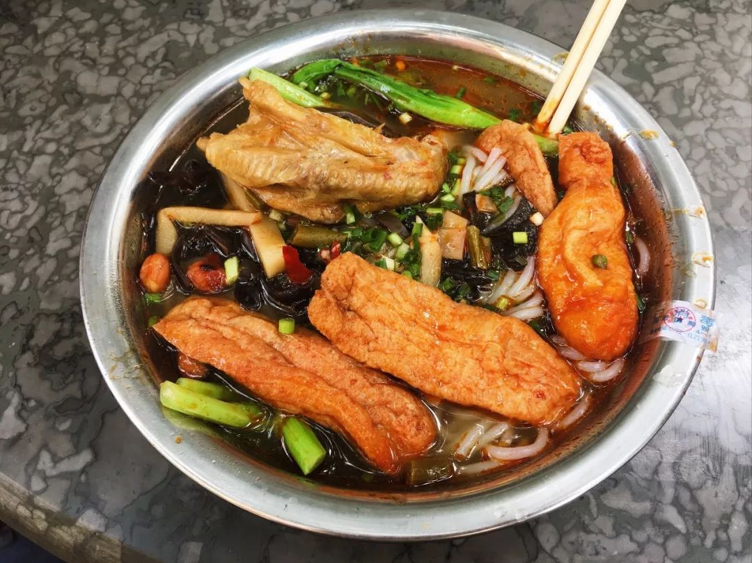 柳州螺蛳粉小城记忆,一碗螺蛳粉来一座城