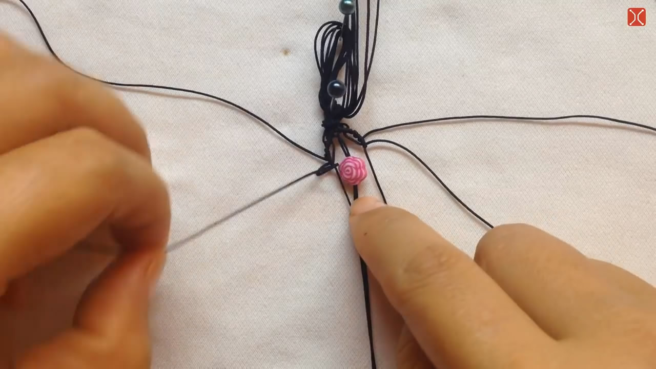 怎么折玫瑰花戒指又简单又漂亮,手工编织玫瑰花戒指的做法教程