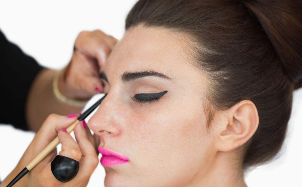 求夏日不脱妆秘诀,夏日不脱妆秘诀干皮