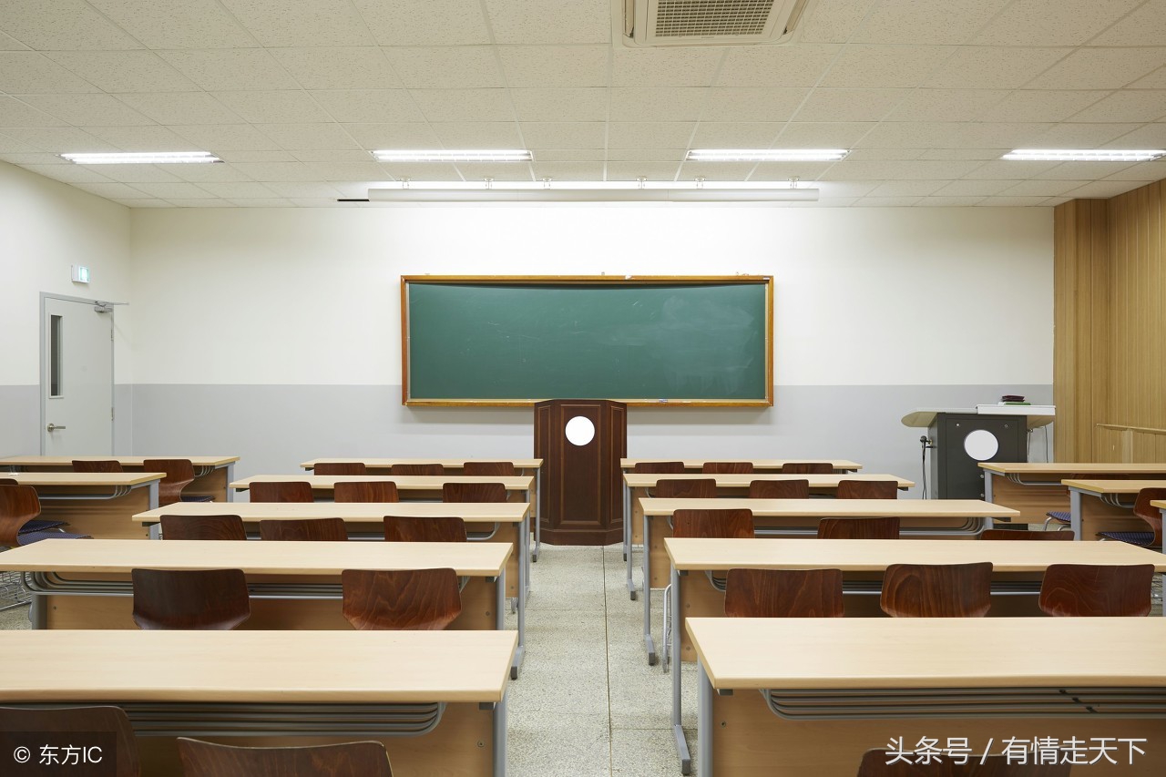 毕业十年后，他守诺为初恋做了件衣服，但她已经全身名牌了