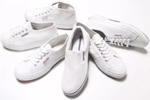 夏日必备大牌帆布鞋时髦又百搭,基础款帆布鞋春夏简约百搭