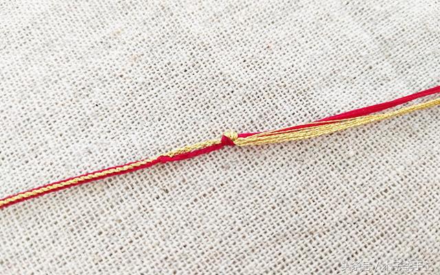 用几根细绳子做彩虹手链,用几根红绳子怎么编手链