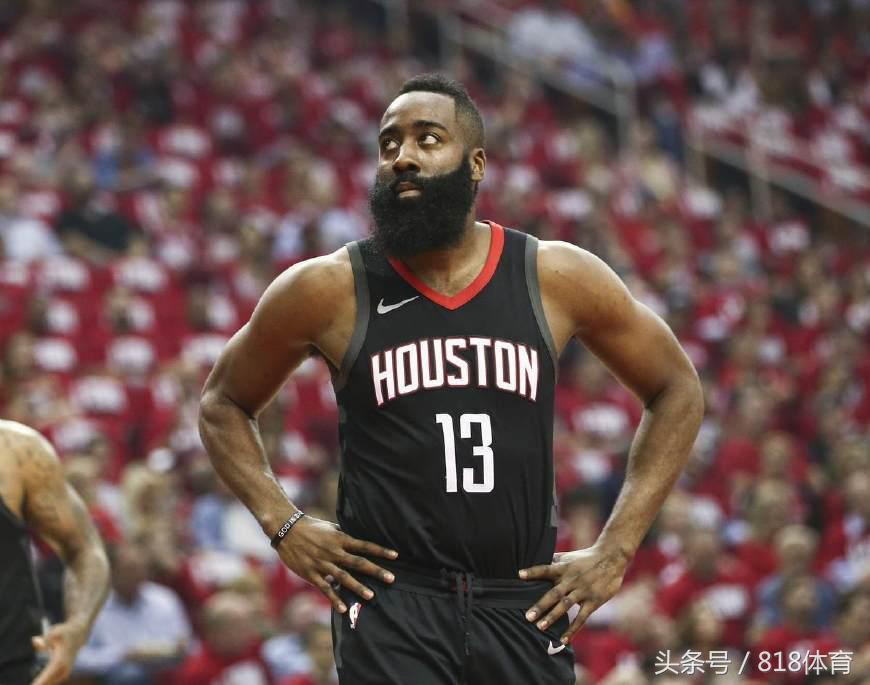 哈登被球迷怒怼,哈登拿球怒怼地面砸到自己的头