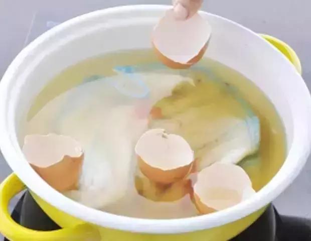 怎样才能把瓷砖的污渍清干净,刚刚铺好的瓷砖怎么去除水渍